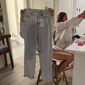 ZARA Light Gray Denim Jeans

NEVER WOREN 
TAGS